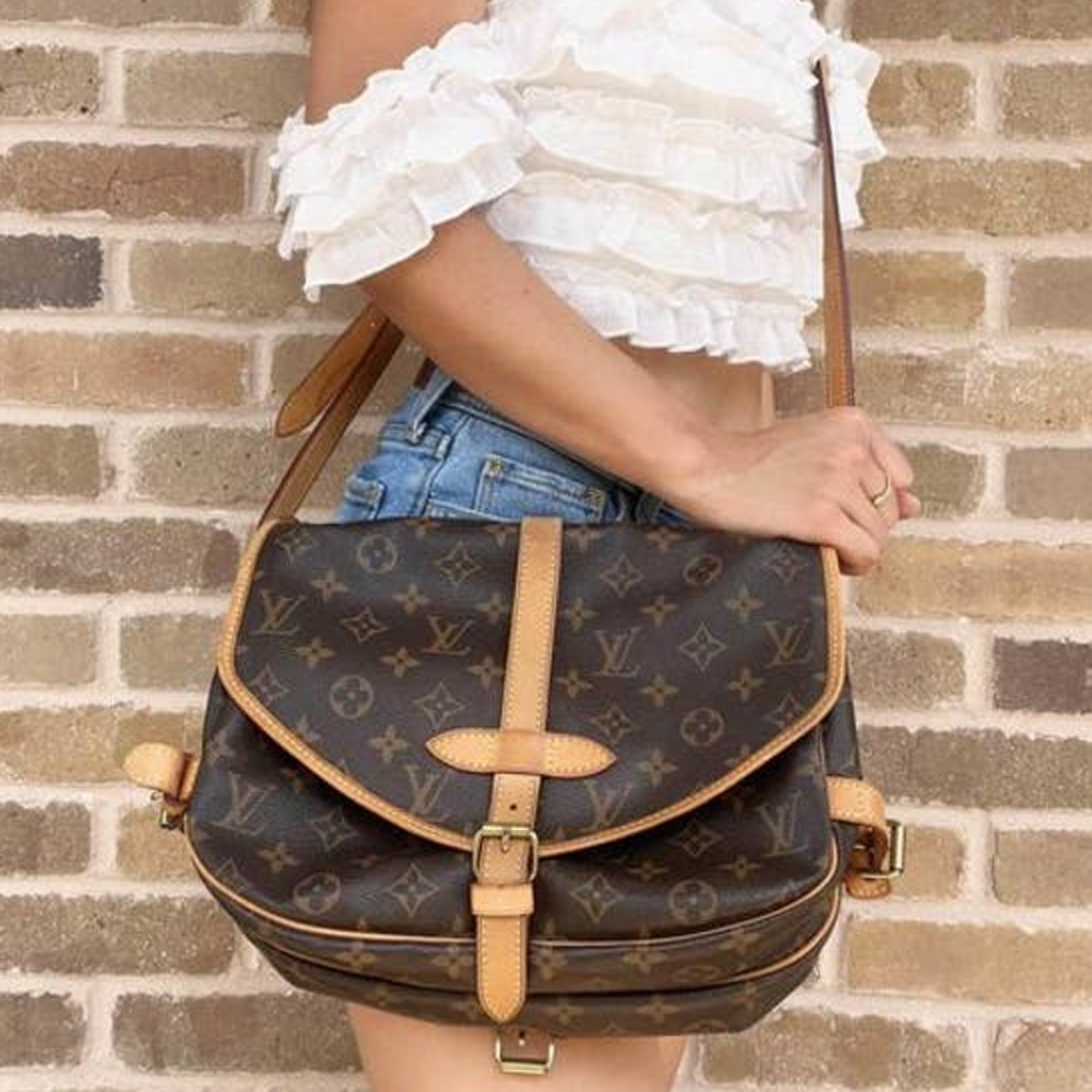 💎✨Authentic✨💎 Louis Vuitton Saumur 30 Crossbody bag Monogram Brown